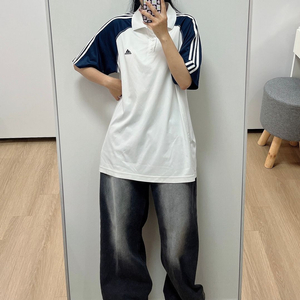 아디다스 자수로고 화이트 네이비 카라 반팔티