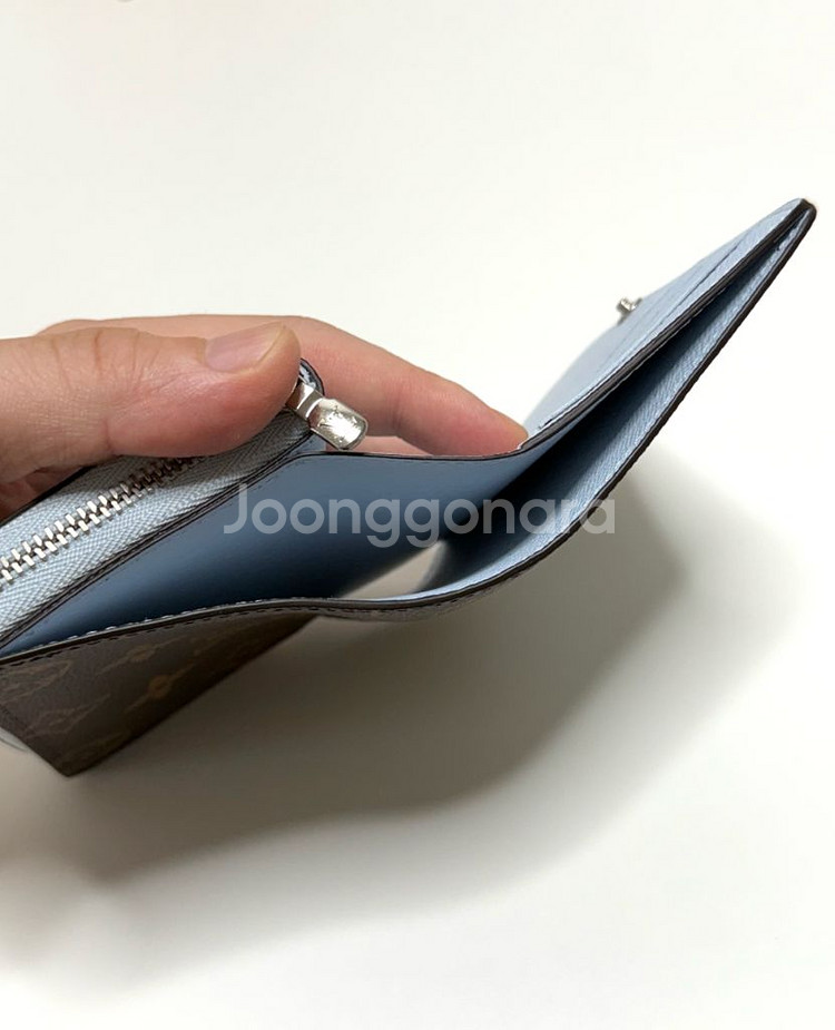 (새상품)루이비통 모노그램 루 월릿 블루워시드 카드지갑--8