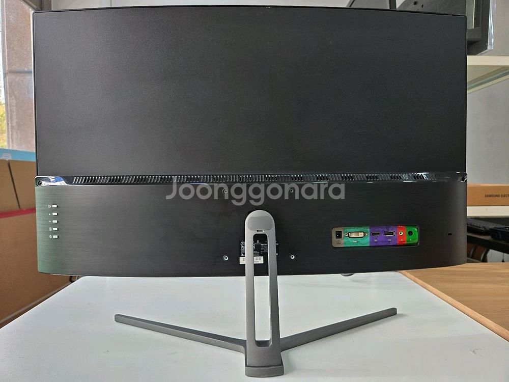 크로스오버 32인치 165hz 커브드 모니터 팝니다--1