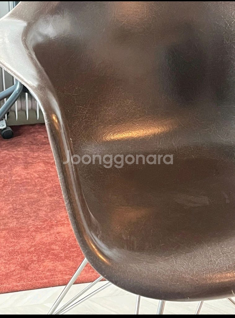 임스 체어 암체어 초콜릿 브라운 색 팔아요--1