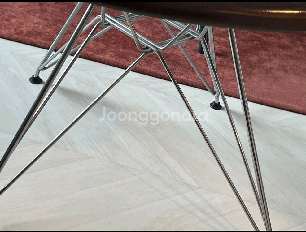 임스 체어 암체어 초콜릿 브라운 색 팔아요--2