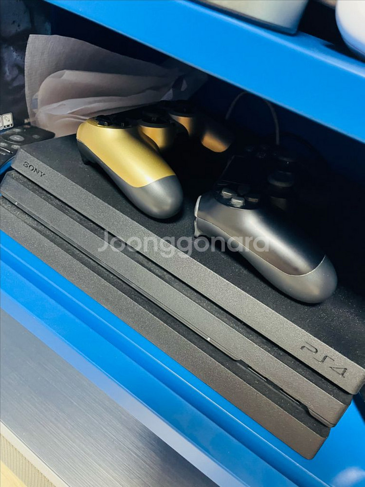 PS4 Pro 1TB 게임들도 같이 팔아요. 조이스틱2--2
