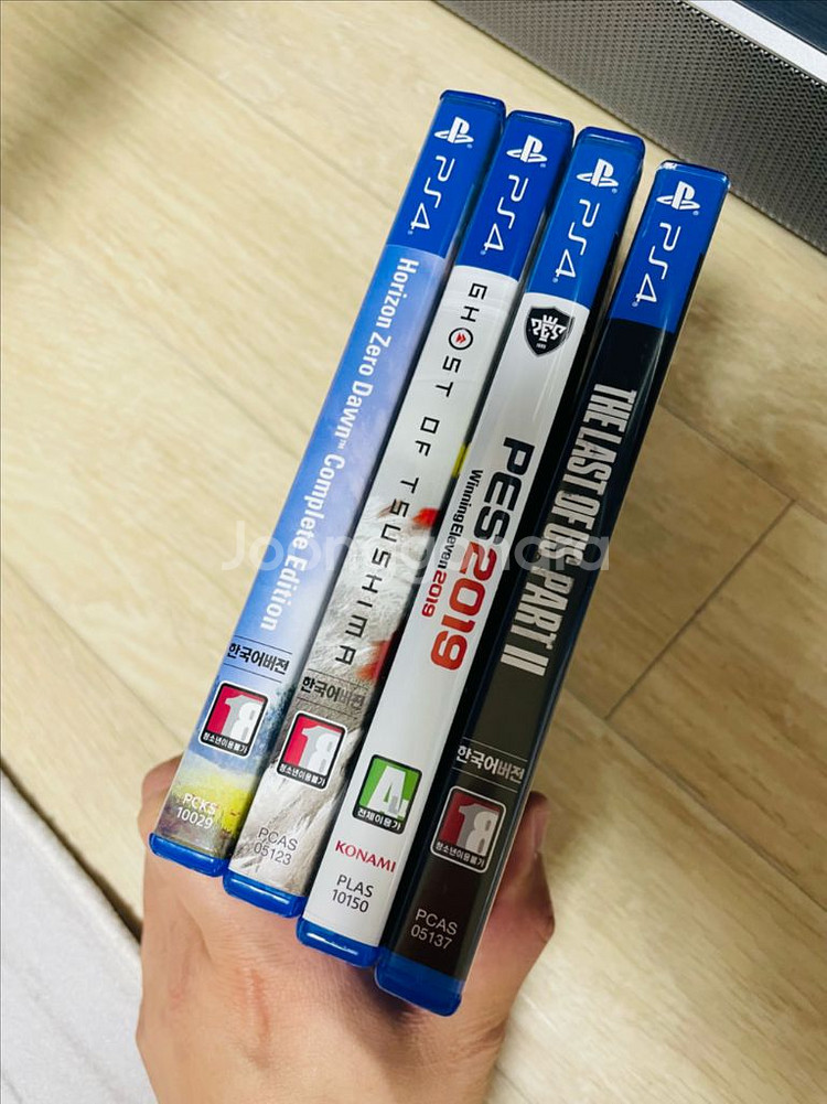 PS4 Pro 1TB 게임들도 같이 팔아요. 조이스틱2--3