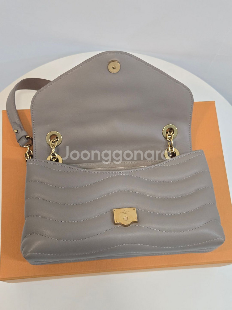 루이비통 뉴 웨이브 체인백--4