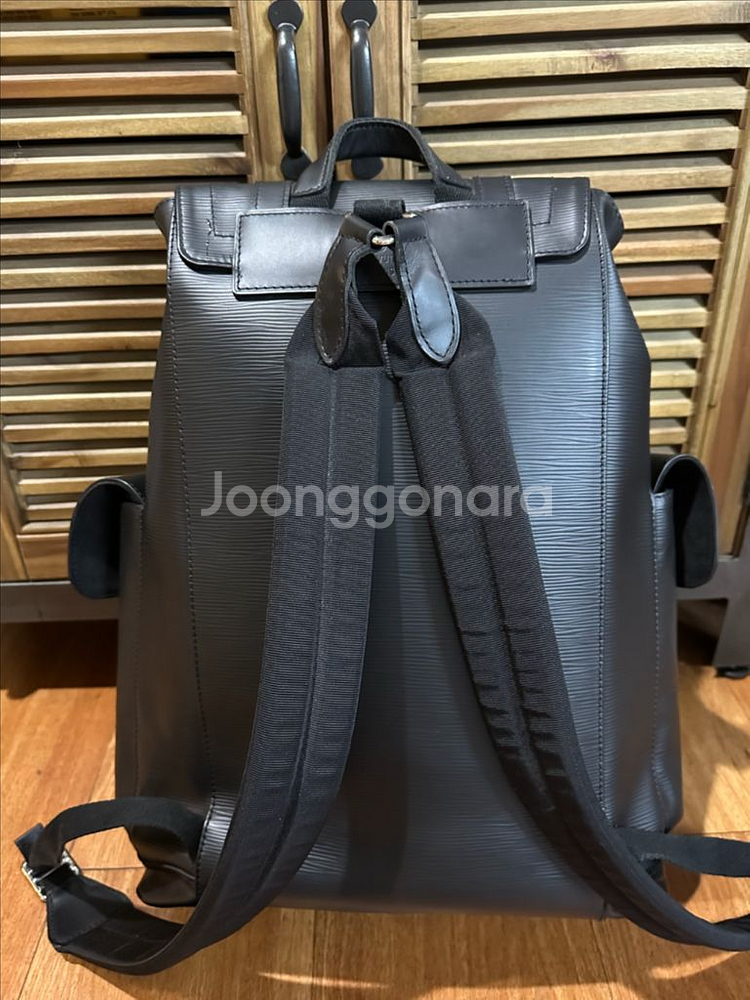 루이비통 에삐 크리스토퍼 백팩(with 메탈 백참)--2