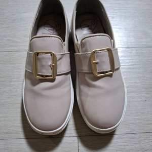 아이보리 낮은 운동화 로퍼