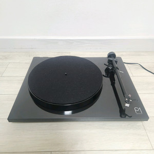 레가 Rega P1 턴테이블