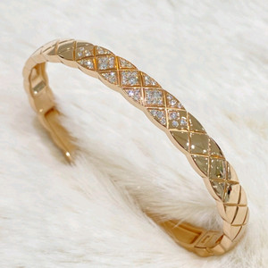 25 샤넬 코코크러쉬 브레이슬릿 급처 합니다.