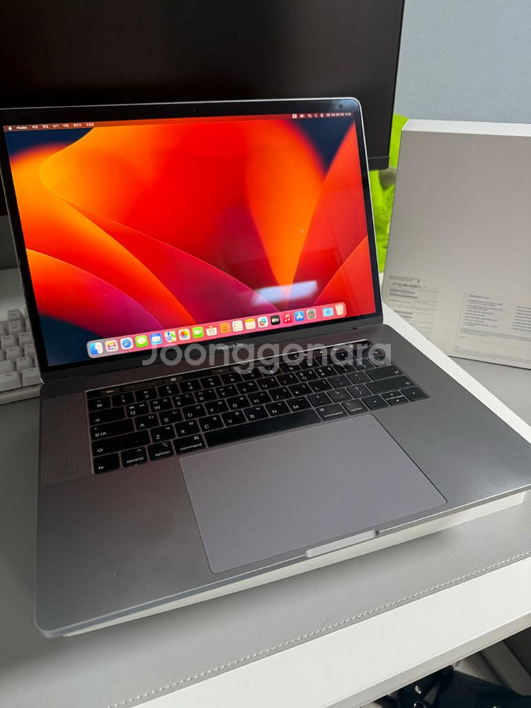 MacBook Pro 15 2018/16GB/256GB--0