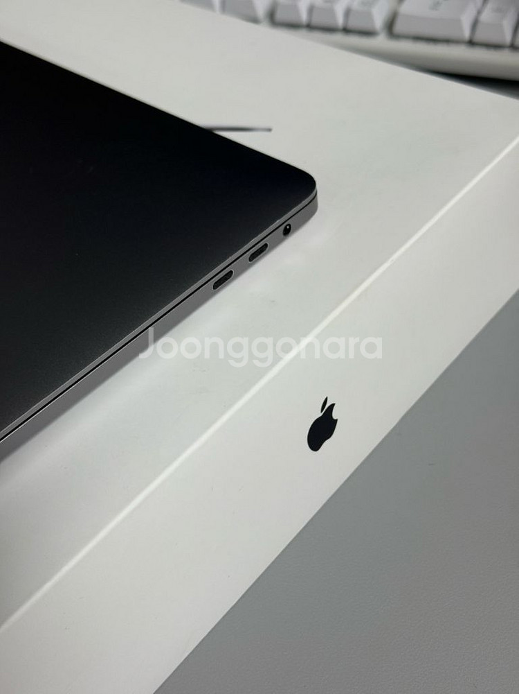 MacBook Pro 15 2018/16GB/256GB--7