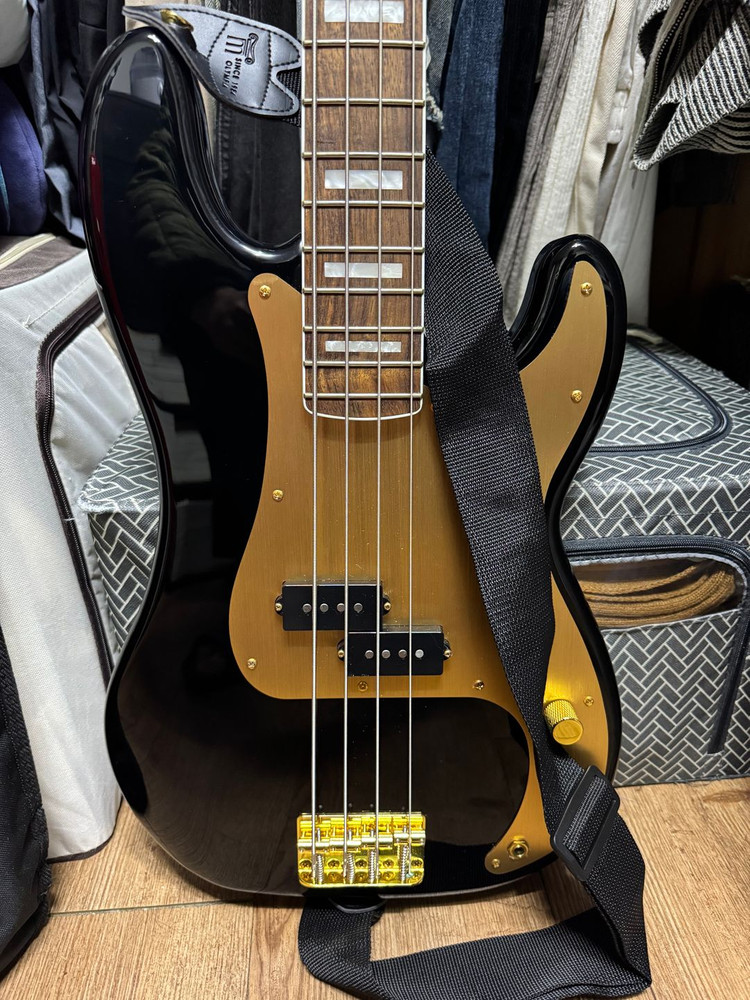 스콰이어 40주년 베이스 골드 블랙 이미지