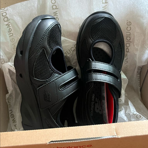 (당일발송) 뉴발란스 브리즈 트리플 블랙 220