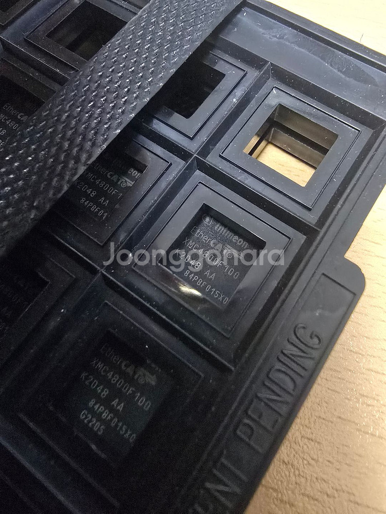 Infineon XMC4800F100K2048--1