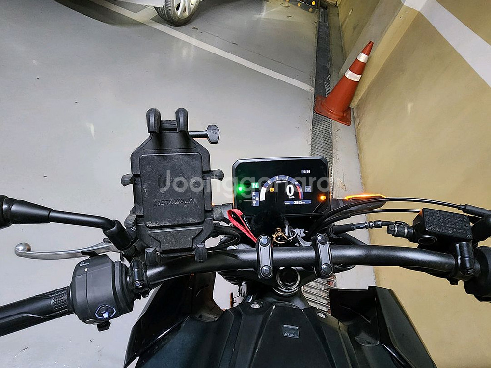 혼다 cb125r 블랙 오토바이 + 헬멧 등 판매합니다--2