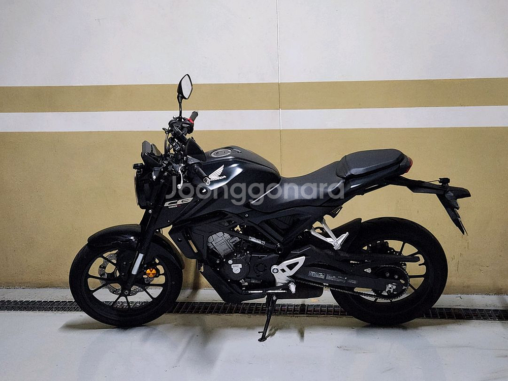혼다 cb125r 블랙 오토바이 + 헬멧 등 판매합니다--1