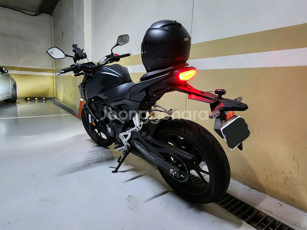 혼다 cb125r 블랙 오토바이 + 헬멧 등 판매합니다--4