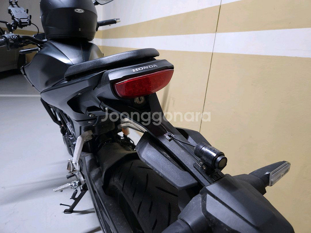 혼다 cb125r 블랙 오토바이 + 헬멧 등 판매합니다--6