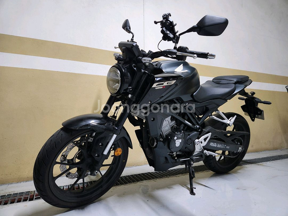 혼다 cb125r 블랙 오토바이 + 헬멧 등 판매합니다--8