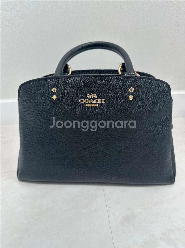 코치가방 판매해요.--0