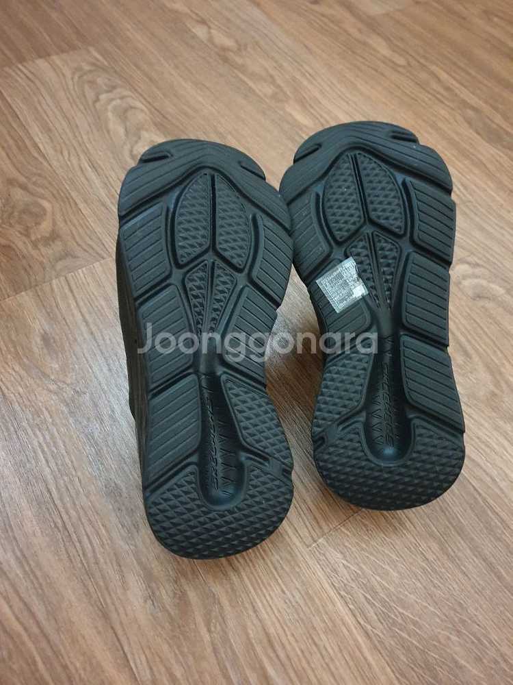 스케쳐스맥스쿠서닝포밍여성슬리퍼245~250--3