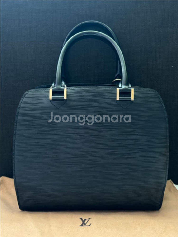 루이비통 에삐 레더 퐁네프 토트백--1