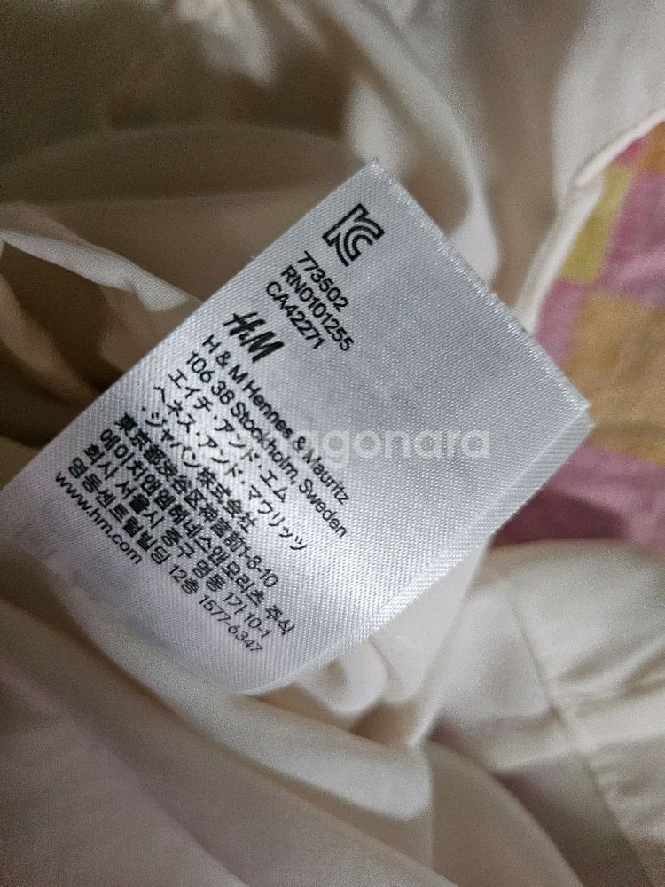 실키한 느낌의 크림화이트 블라우스--3