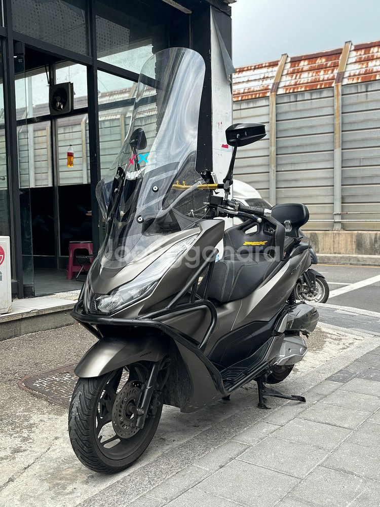 23년식 혼다 pcx125 출퇴근용 판매합니다(세미튜닝--0