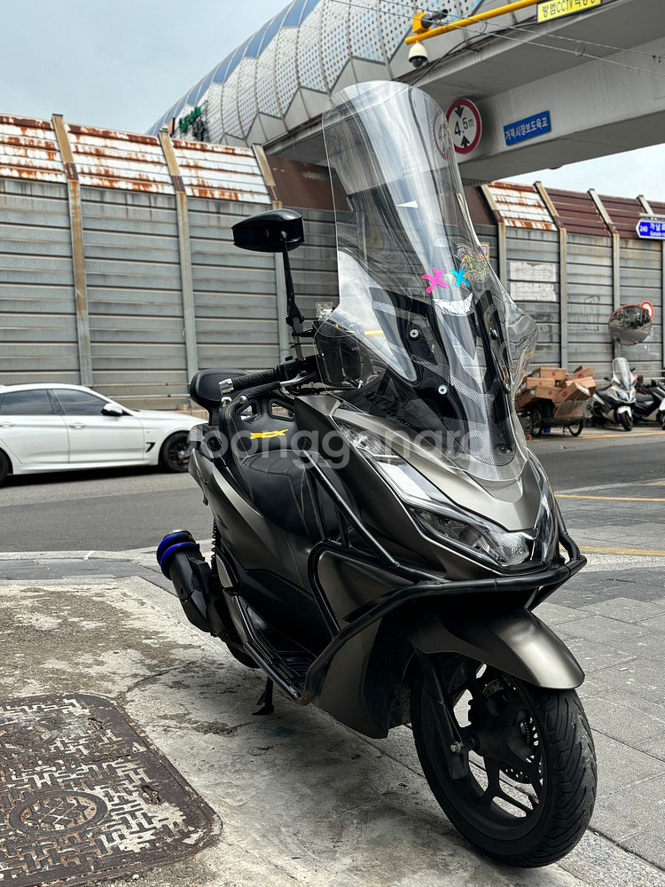 23년식 혼다 pcx125 출퇴근용 판매합니다(세미튜닝--2