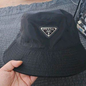 프라다 버킷햇