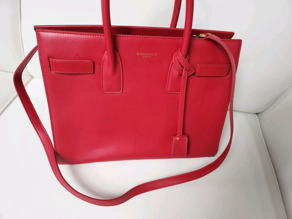 생로랑 삭드쥬르 레드 이미지