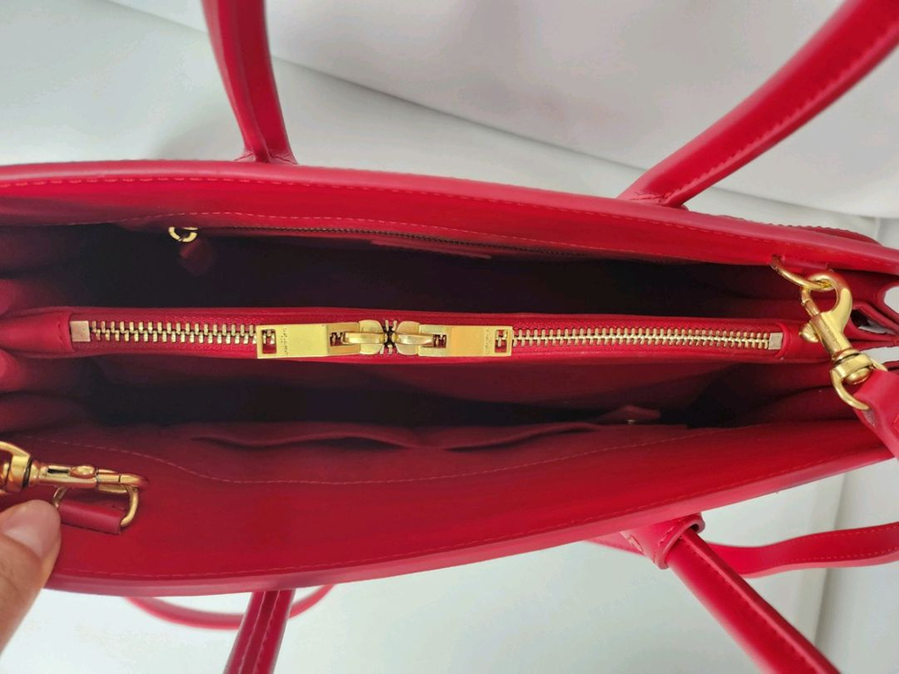 생로랑 삭드쥬르 레드 이미지