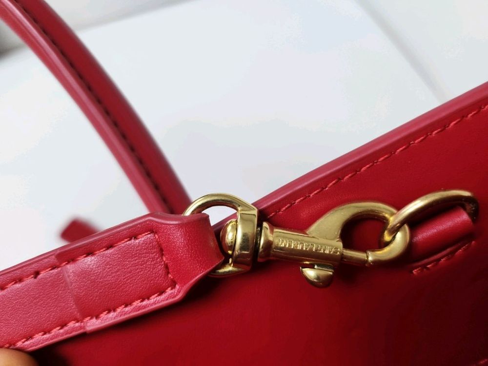 생로랑 삭드쥬르 레드 이미지