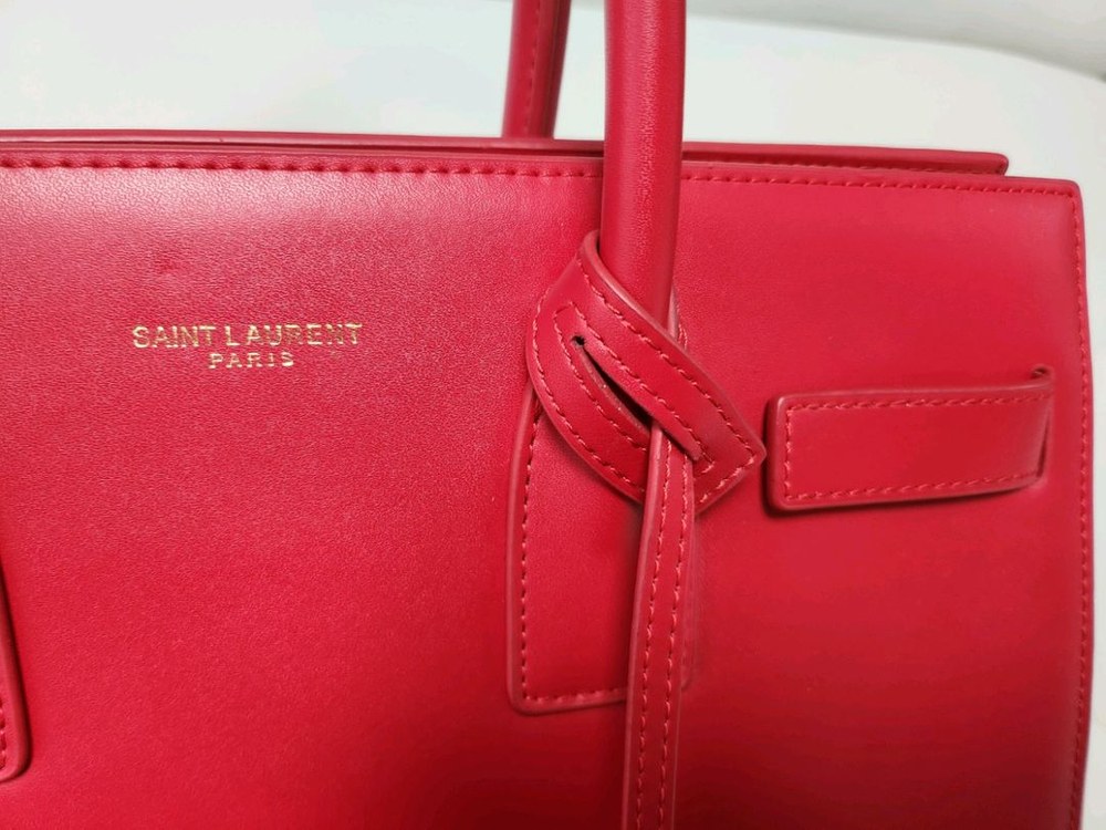 생로랑 삭드쥬르 레드 이미지