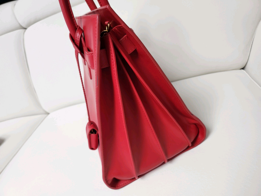 생로랑 삭드쥬르 레드 이미지