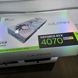 컬러풀 4070 Super ULTRA 화이트 글카