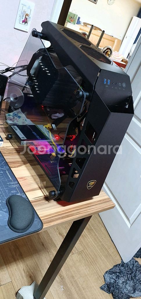 쿠거 퀀커 에센스 컴퓨터 케이스 팝니다--0