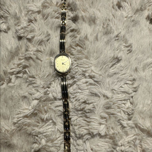 레어템! 오리엔트 마리안느 여성용 쿼츠 시계 판매합니다