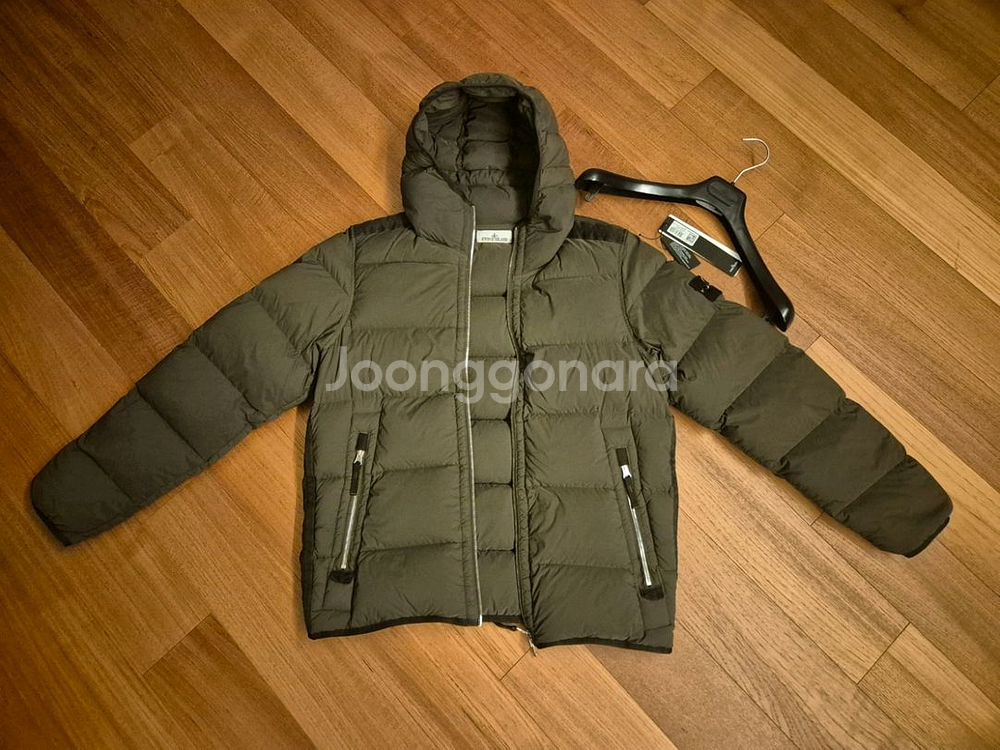 스톤아일랜드 23FW 심리스터널나일론패딩 카키 새상품M--1