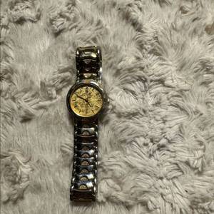 JEWELRY올메탈 금장 빈티지 여성시계팝니다