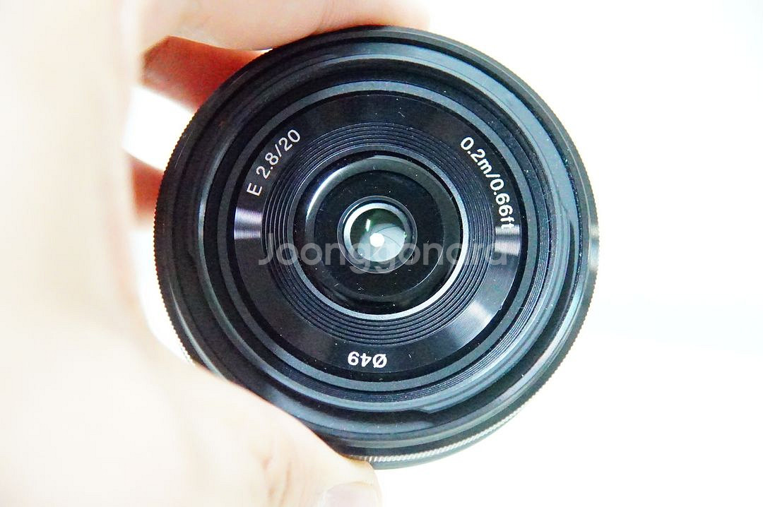 [소니] 팬케익렌즈 20mm f2.8팝니다.--2