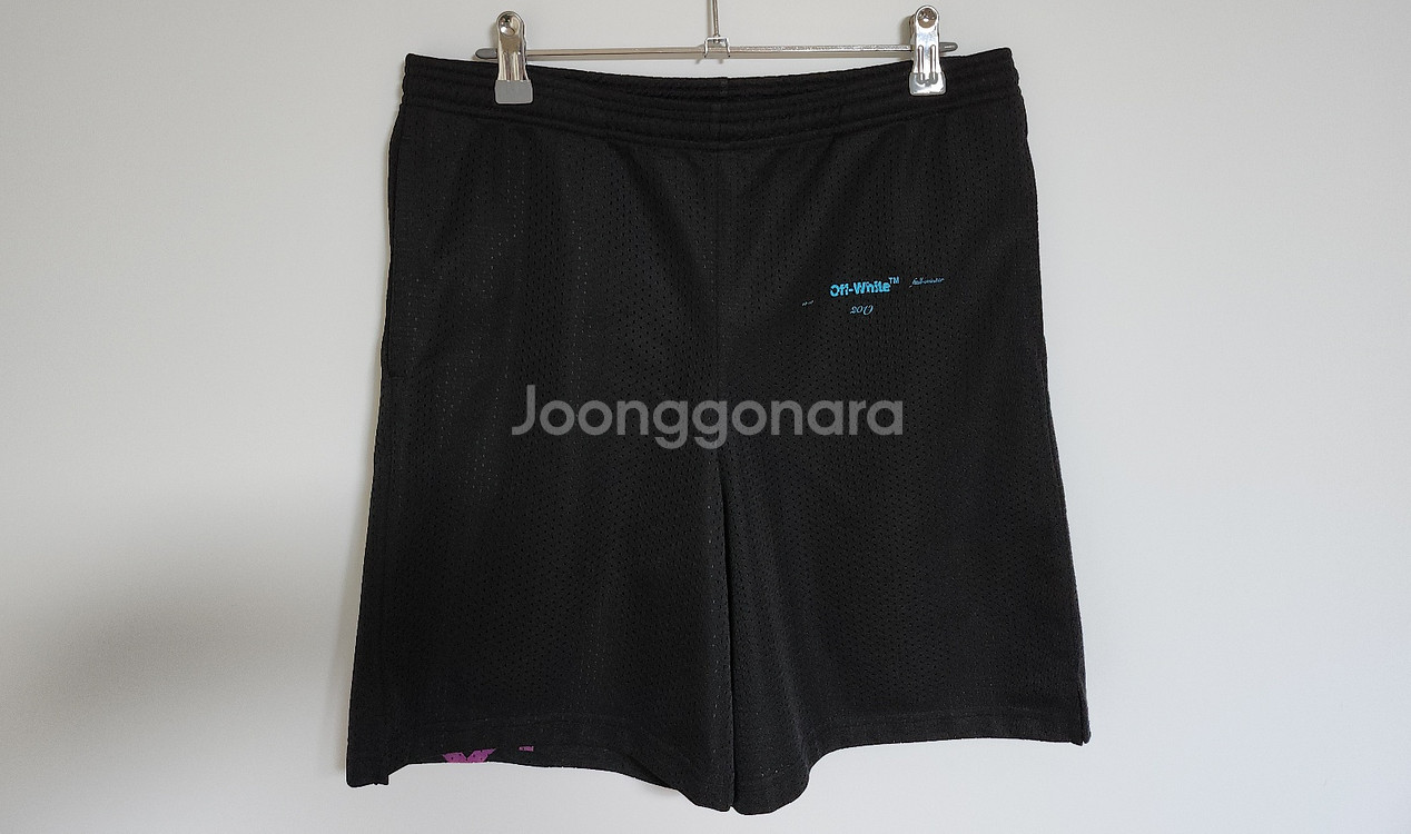 M 오프화이트 블랙 애로우 메쉬 반바지 OMCI005F--0