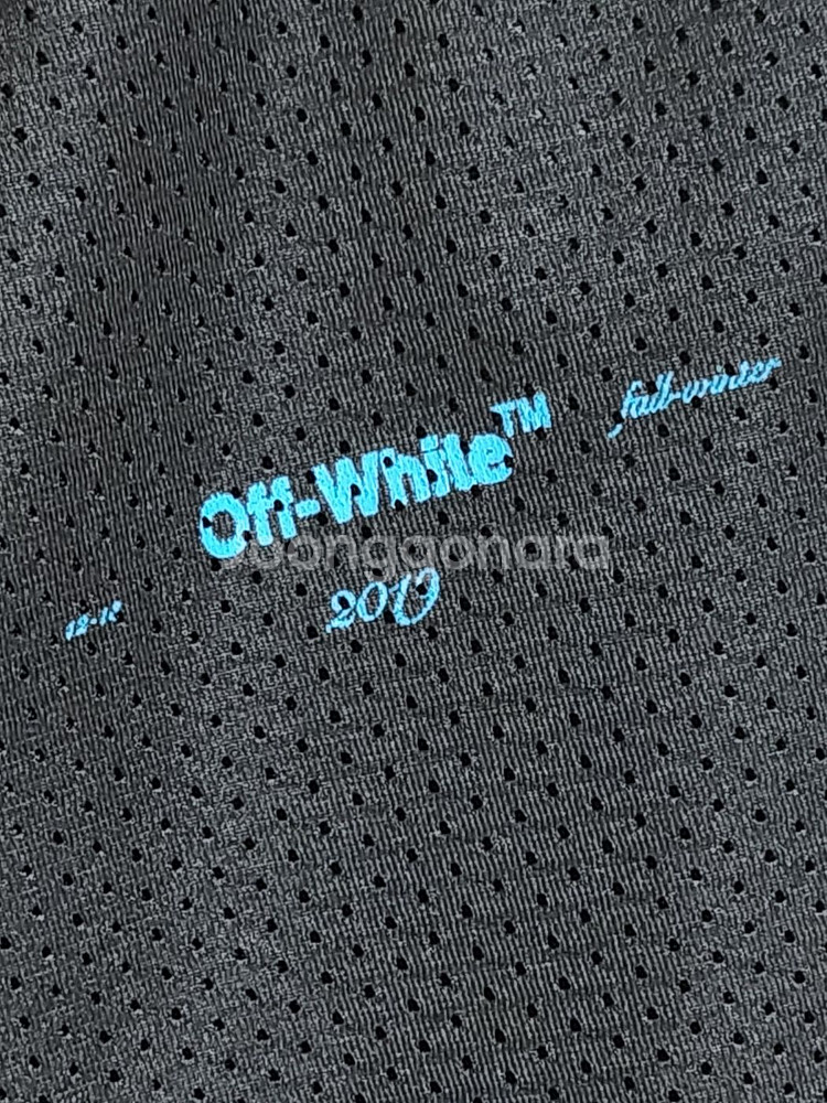 M 오프화이트 블랙 애로우 메쉬 반바지 OMCI005F--2