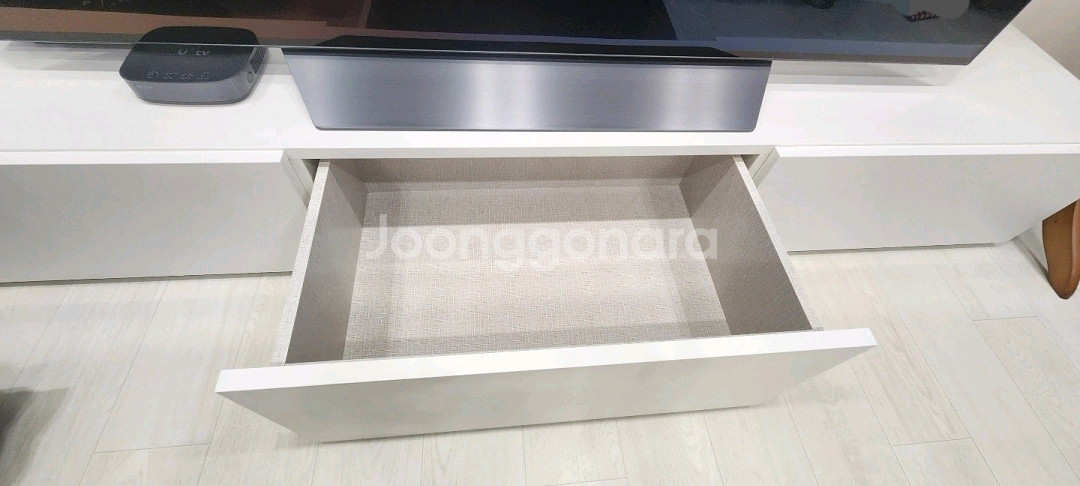 1800 TV장 팝니다.--2