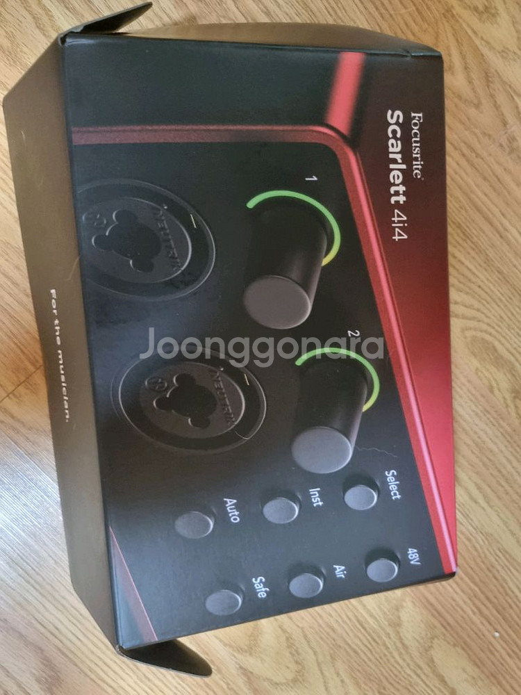 포커스라이트 스칼렛 4i4 4세대--1
