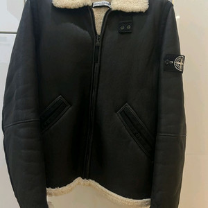 스톤아일랜드 양가죽무스탕 화이트와펜 (한정판)