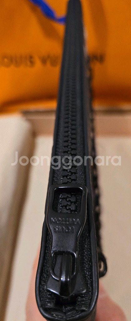 m80147 루이비통 가죽 a4파우치--2