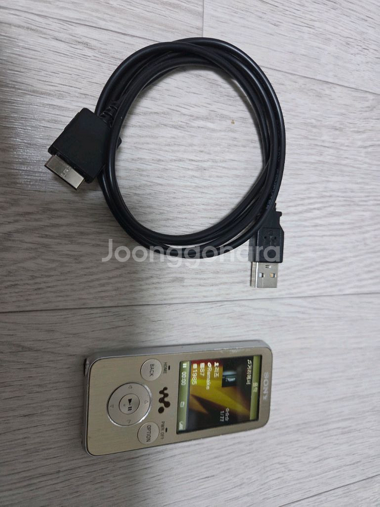 소니 mp3플레이어 팝니다--1