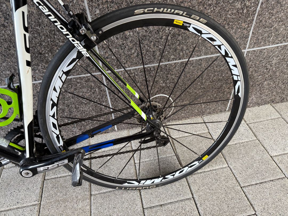 캐논데일 슈퍼식스 에보 105 카본로드자전거 이미지