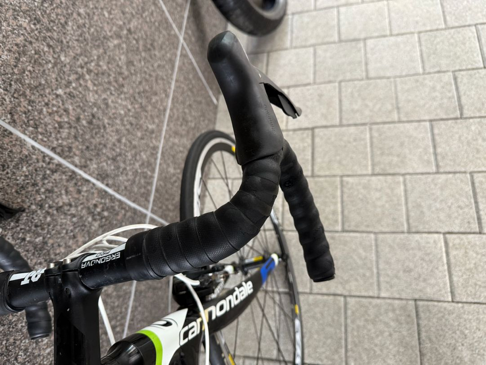 캐논데일 슈퍼식스 에보 105 카본로드자전거 이미지