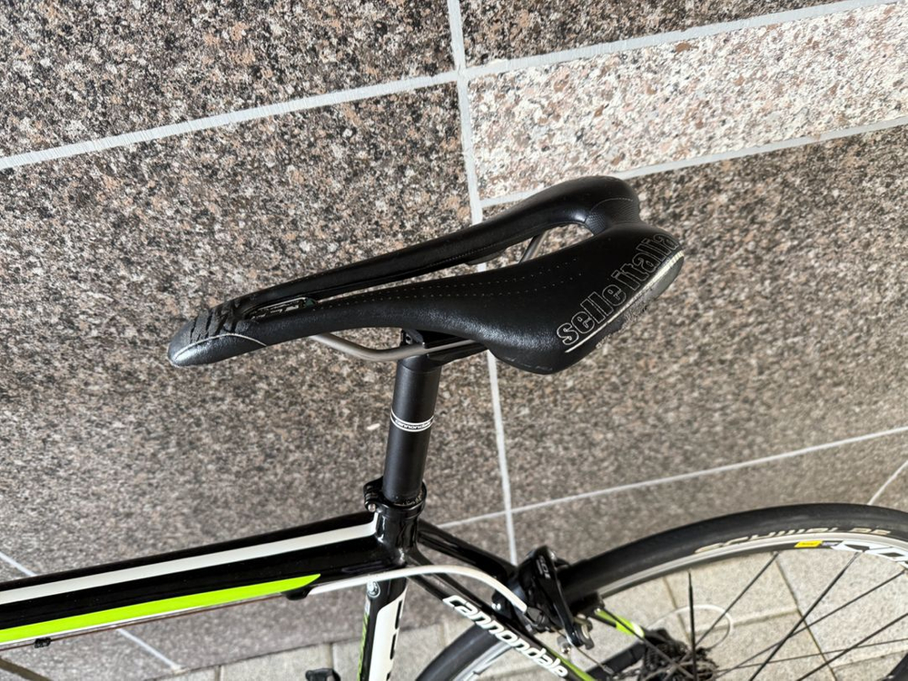 캐논데일 슈퍼식스 에보 105 카본로드자전거 이미지